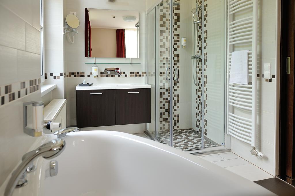 Hotel Corner & Kavehaz 3*