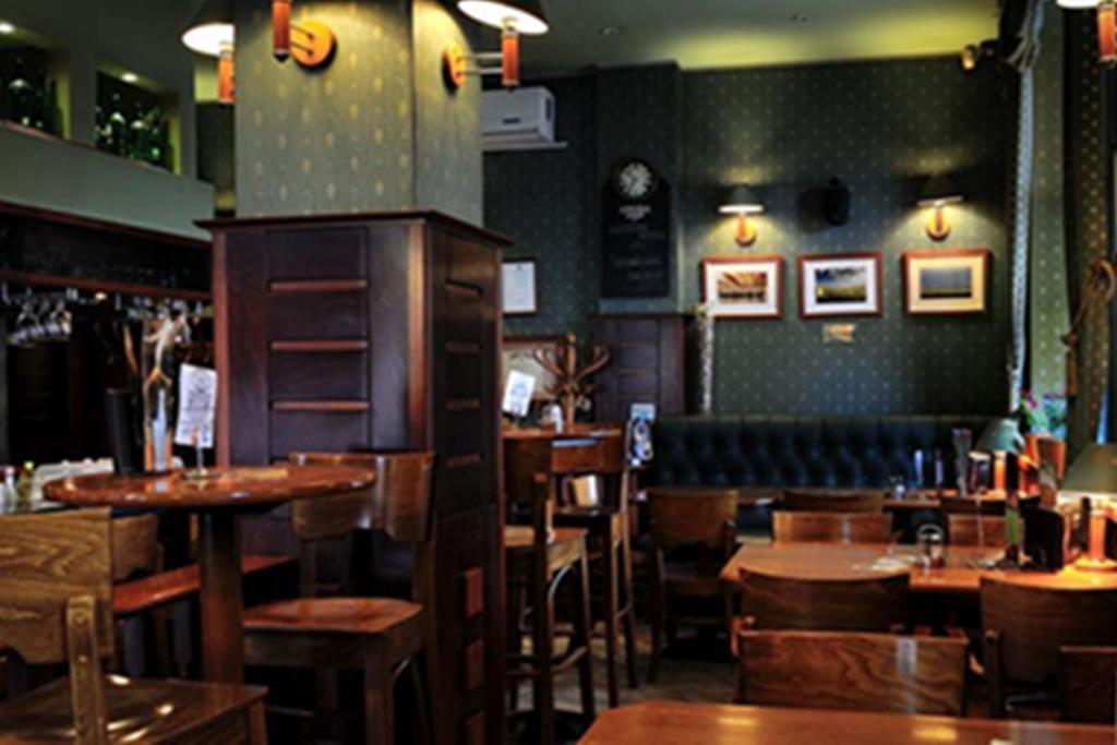 Corner & Kavehaz Dunaujvaros