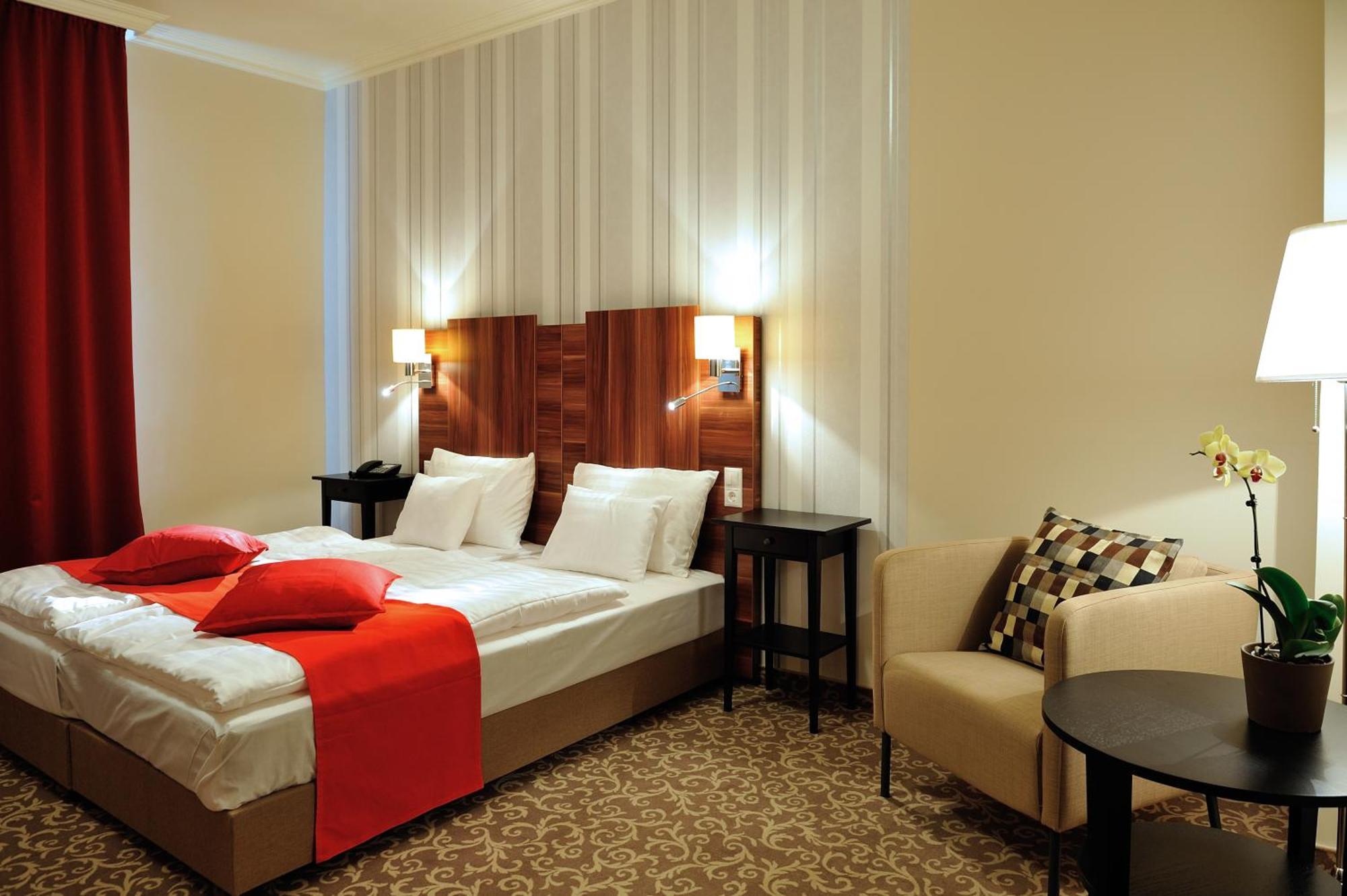 Hotel Corner & Kavehaz Dunaujvaros
